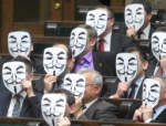 Reuters Poloneses protestam contra censura